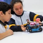 Estudiantes adquieren conocimientos de robótica y energías renovables