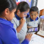 Con realidad aumentada niños aprenden ciencia en el desierto