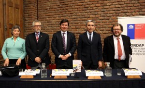 Vicerrectora académica de la Universidad de Academia de Humanismo Cristiano, Loreto Hoecker; presidente de CONICYT, José Miguel Aguilera; vicerrector de Investigación de la UC, Juan Larraín; rector de la Universidad Diego Portales, Carlos Peña, y el director del ICIIS, Pedro Mege