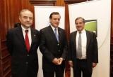 CARE CHILE UC y SQM firman alianza para investigar beneficios del litio en salud humana