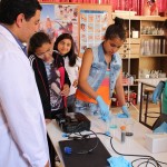 Científico del CICITEM realiza taller en escuela básica