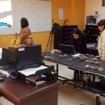 Arqueólogas del CIHDE expertas en líticos intercambian experiencias con pares bolivianos