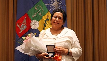 Profesora Victoria Castro recibió Premio Amanda Labarca 2014