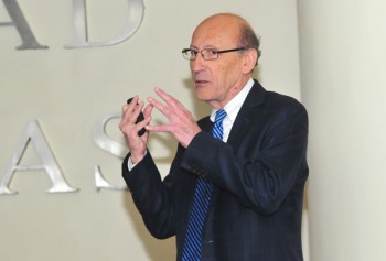 El presidente de CONICYT durante su Clase Magistral (Fuente: Universidad Santo Tomás)