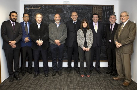 En la foto de izquierda a derecha: Pablo Chacón, representante del Ministro de Desarrollo Social; Doctor Sergio González, Consejero, Premio Nacional de Historia 2014; Doctor Francisco Martínez, representante de la Ministra de Educación; Doctor Andrés Stutzin, Consejero; Doctor Francisco Brieva, Presidente del Consejo; Doctora Alejandra Mizala, Consejera, profesora de la Universidad de Chile; Christian Nicolai Orellana, Director Ejecutivo de CONICYT; Doctor Haroldo Salvo Garrido, Consejero, director del Centro de Genómica Nutricional Agroacuícola, CGNA; y el Doctor Bernabé Santelices, Vicepresidente y Premio Nacional de Ciencias Naturales 2012 (Foto: CONICYT).