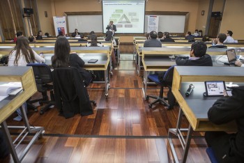 En el taller los temas se centraron en las estrategias gubernamentales de apoyo a la CTI, las estrategias de selectividad industrial, el fortalecimiento de las capacidades a través ONGs y Think-Thanks, y la estrategia para fomentar la innovación regional.